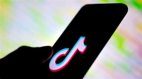 TikTok Tests 18+ Setting for Live Streams